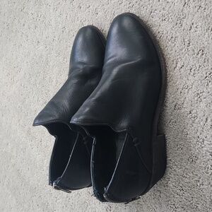 Frye Carson Shootie Black Leather Ankle Boots